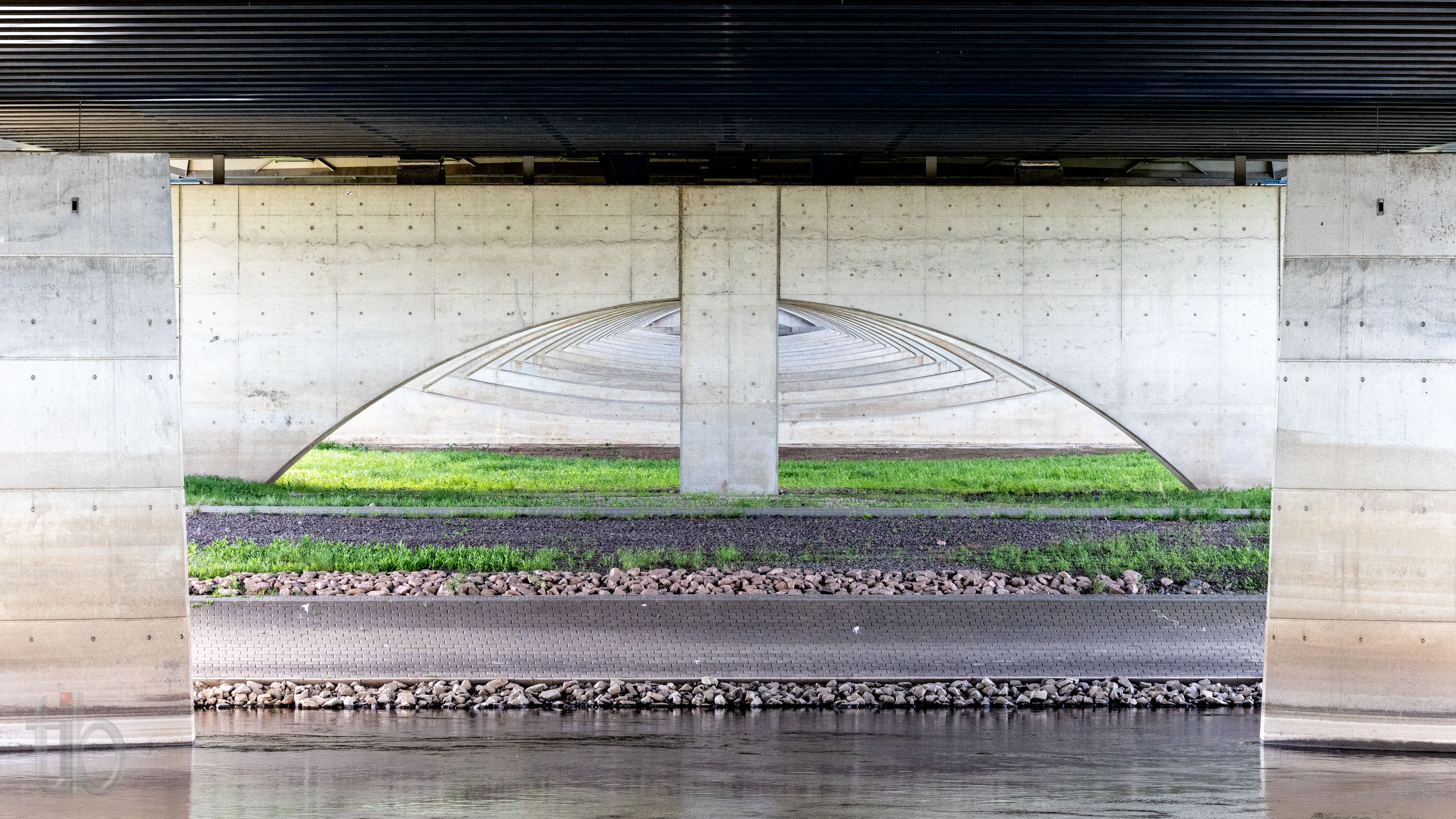 Vorlandbrückenpfeiler (fast) symmetrisch