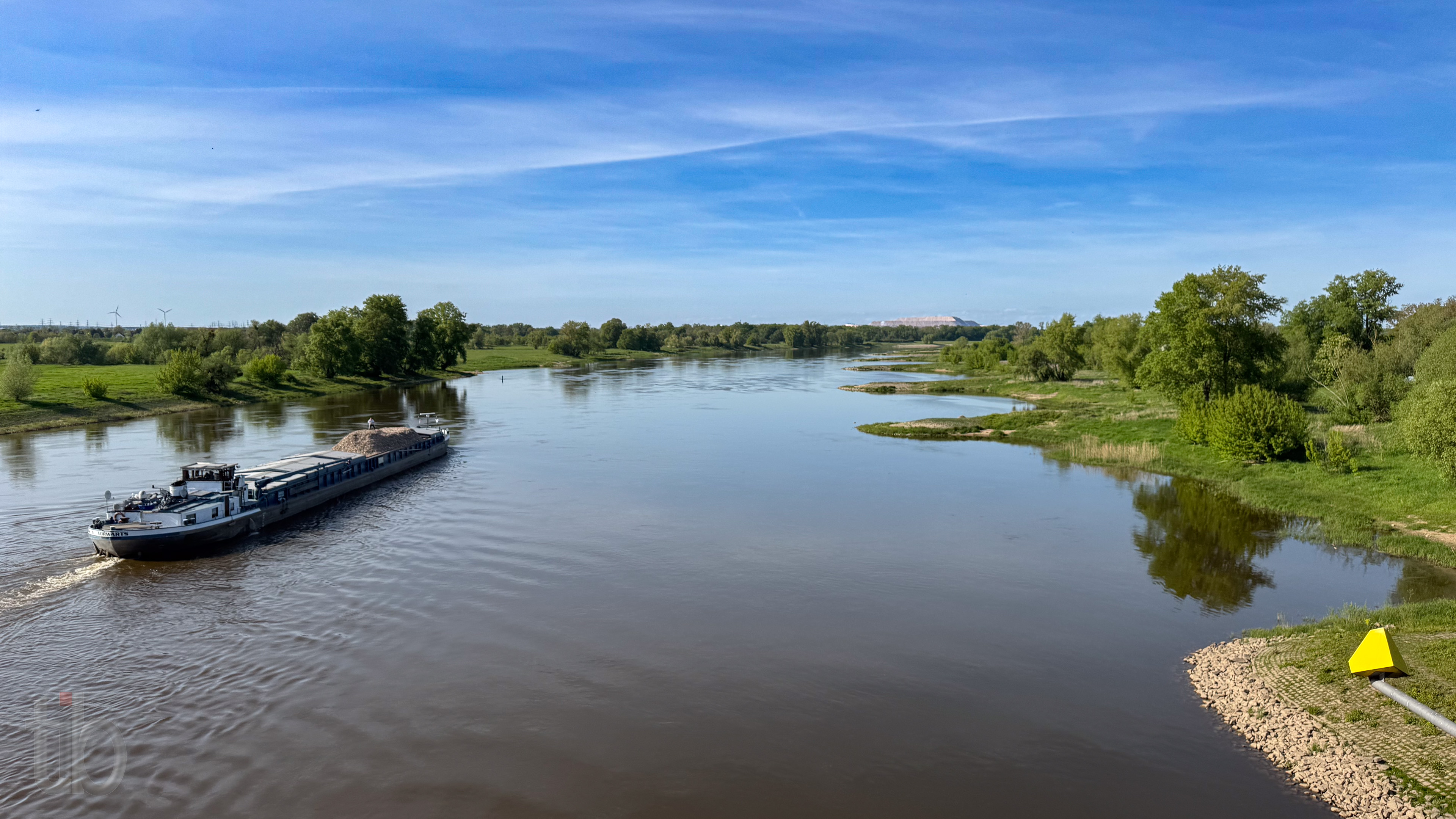 Schiffsverkehr auf der Elbe
