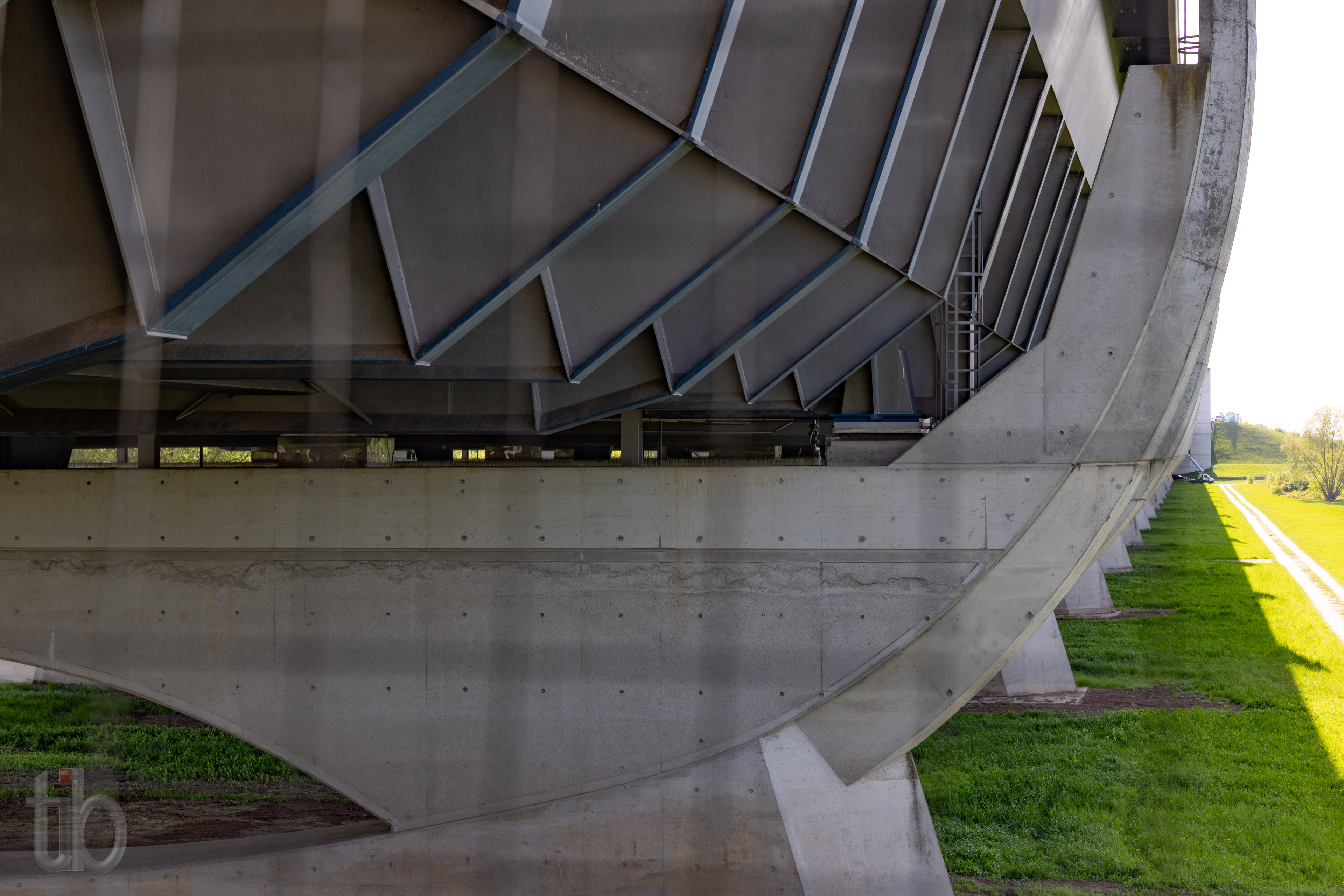 Vorlandbrücke durch Vogelschutzgitter