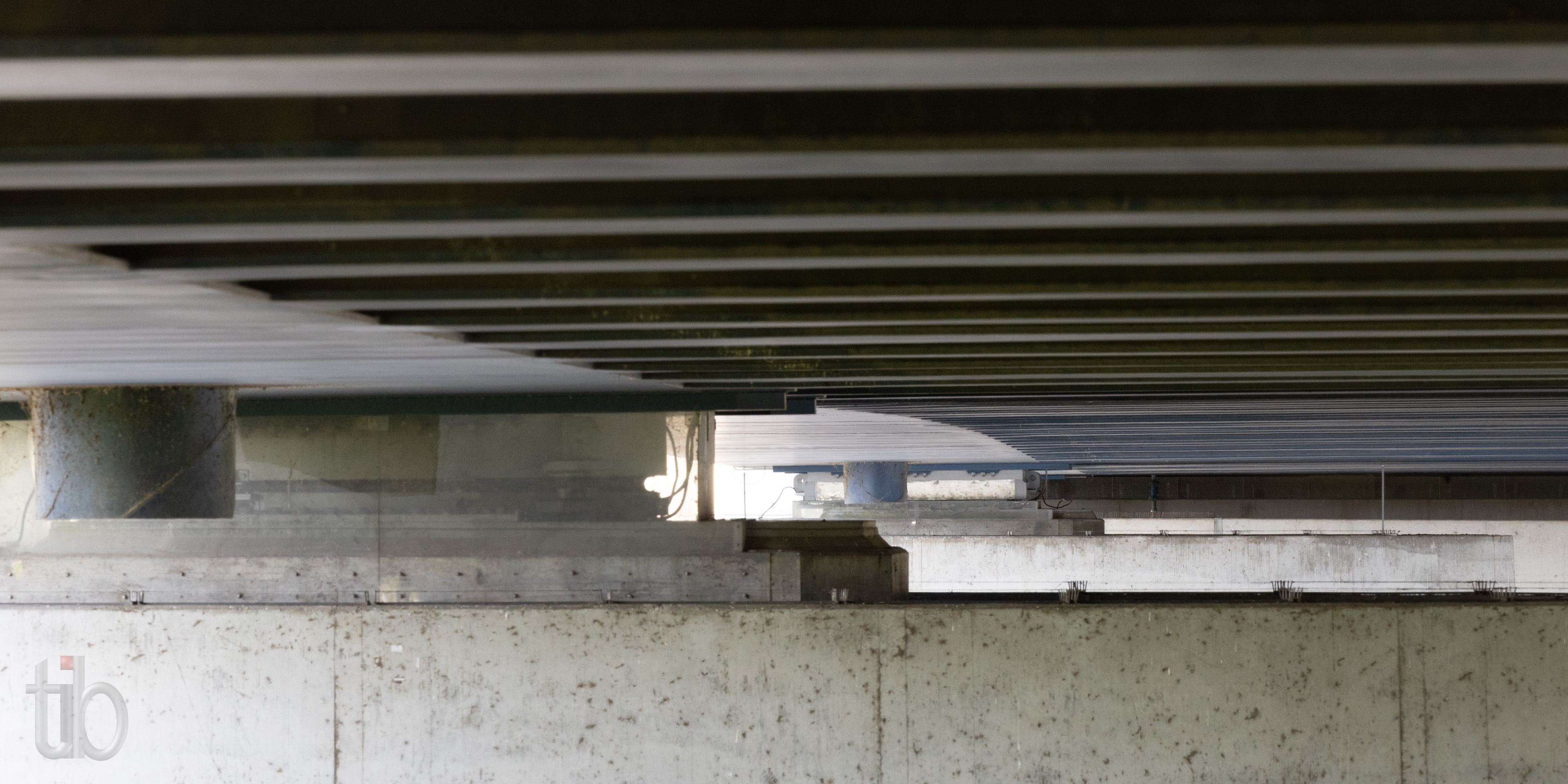 Überhöhung der Trogbrücke von unten