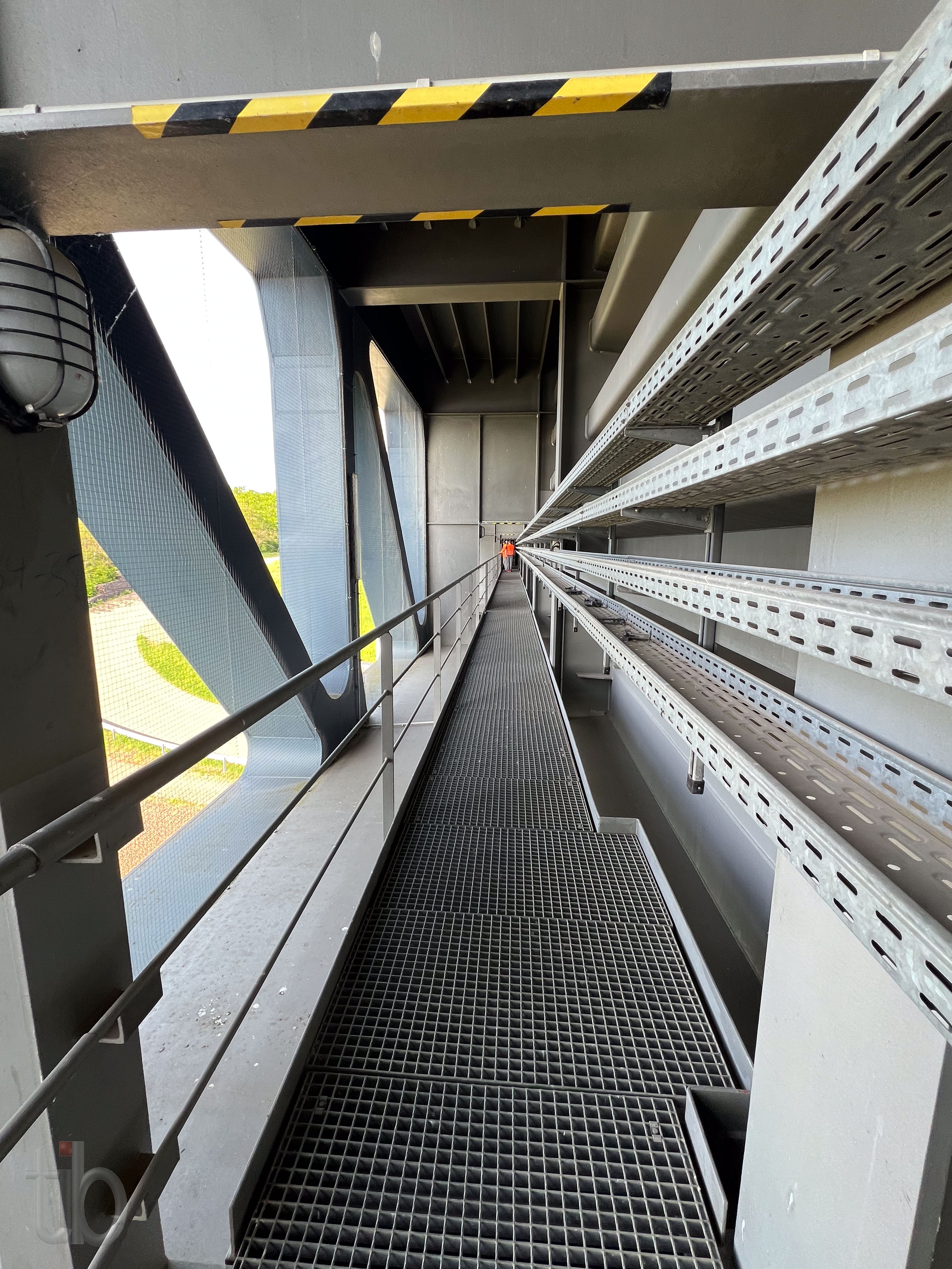 entlang der Vorlandbrücke