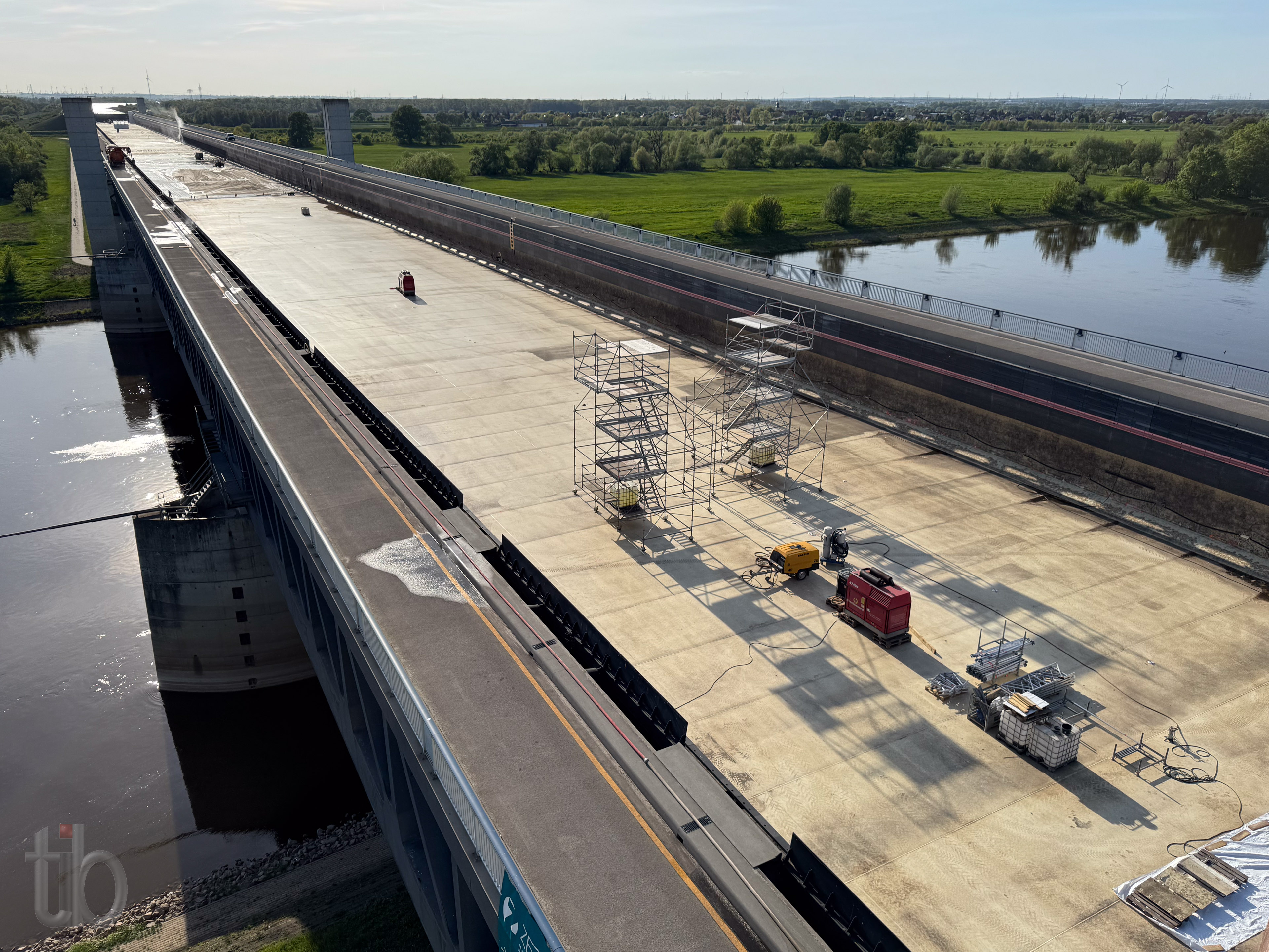 Weitwinkelblick in den leeren Trog