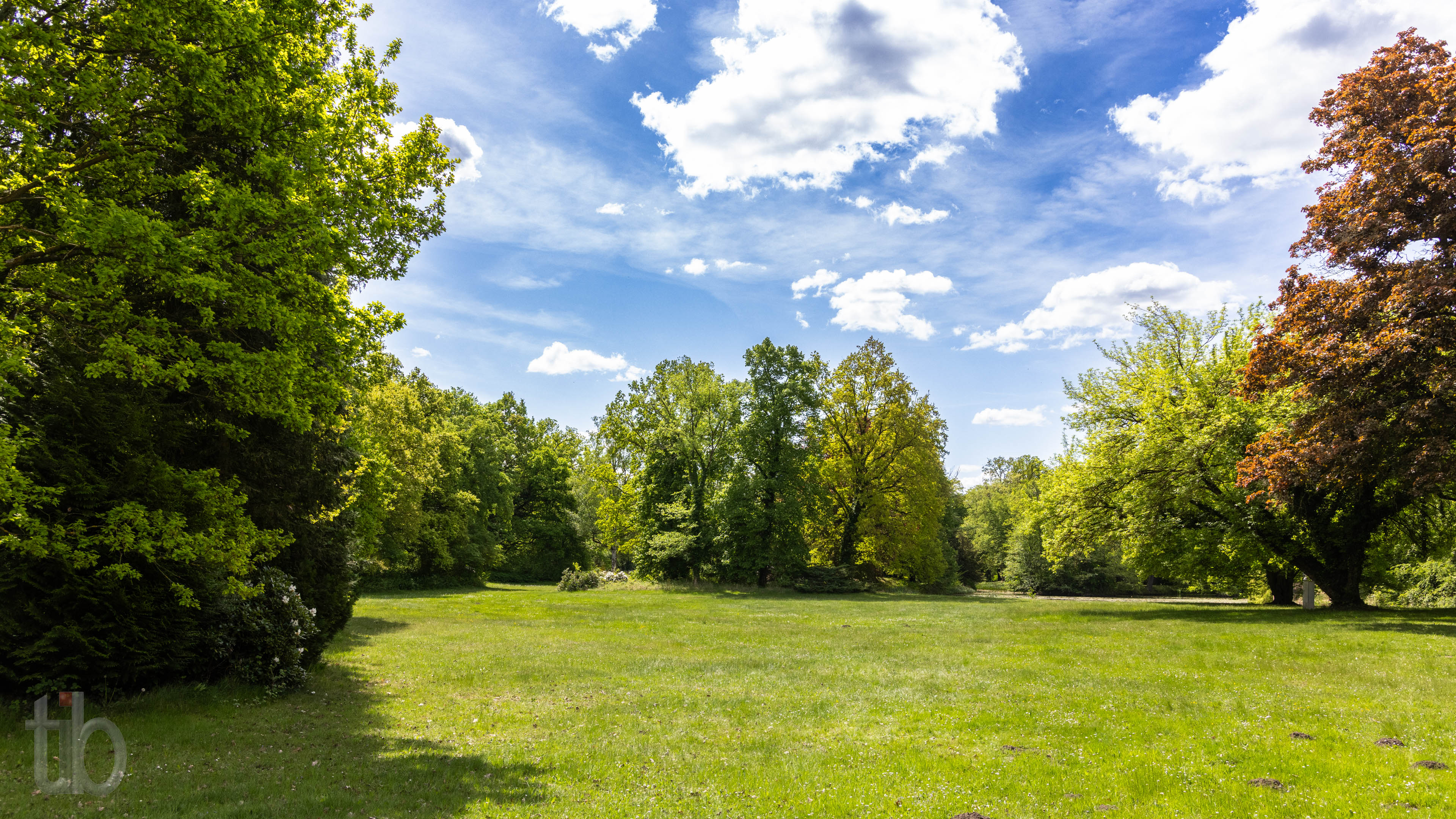 Der 12 ha große Park, ab 1870 im Stil eines englischen Landschaftsgartens angelegt.