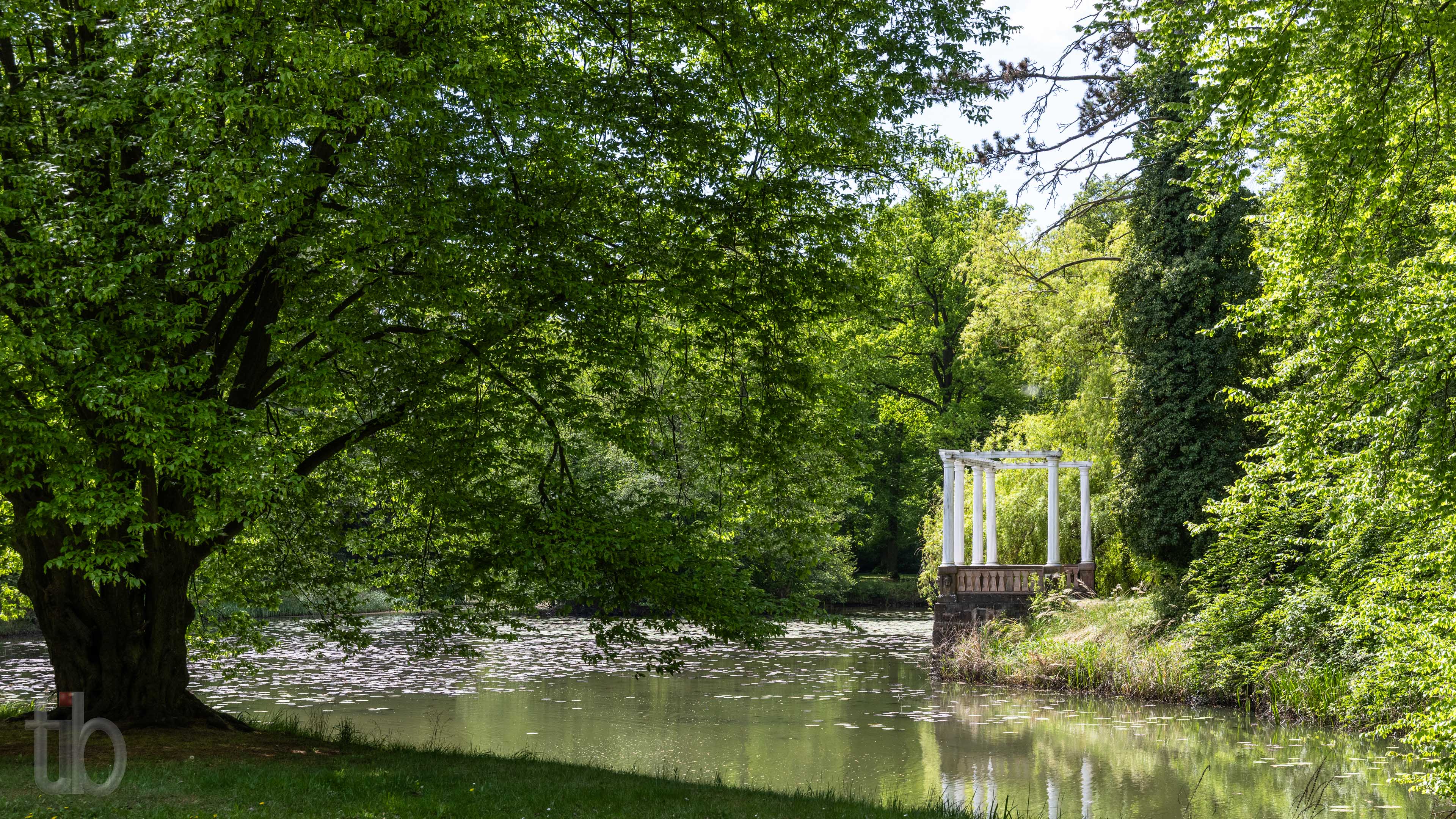 Terrasse mit gusseisernen Säulen