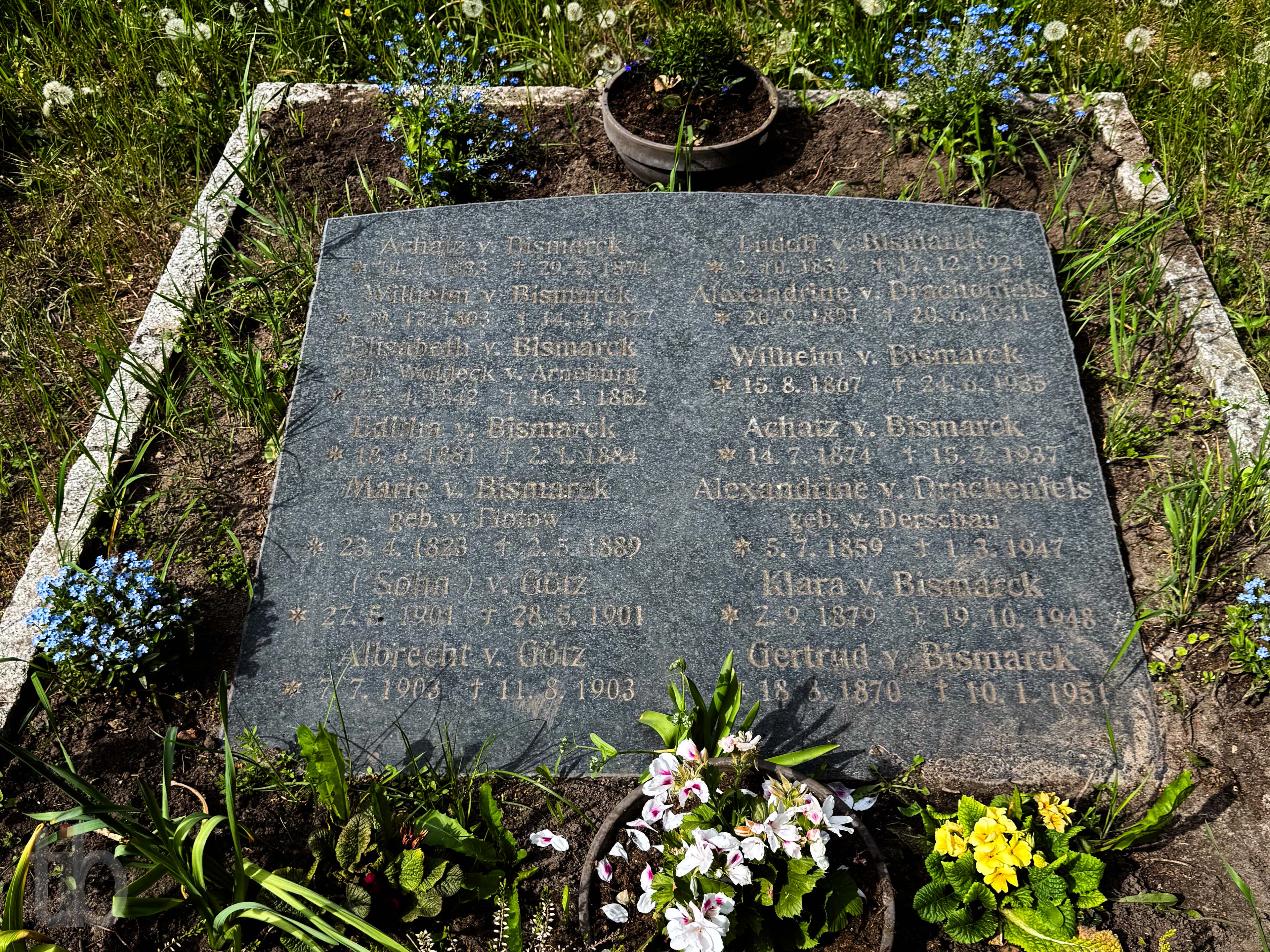 Einer der von Bismarckschen Grabsteine