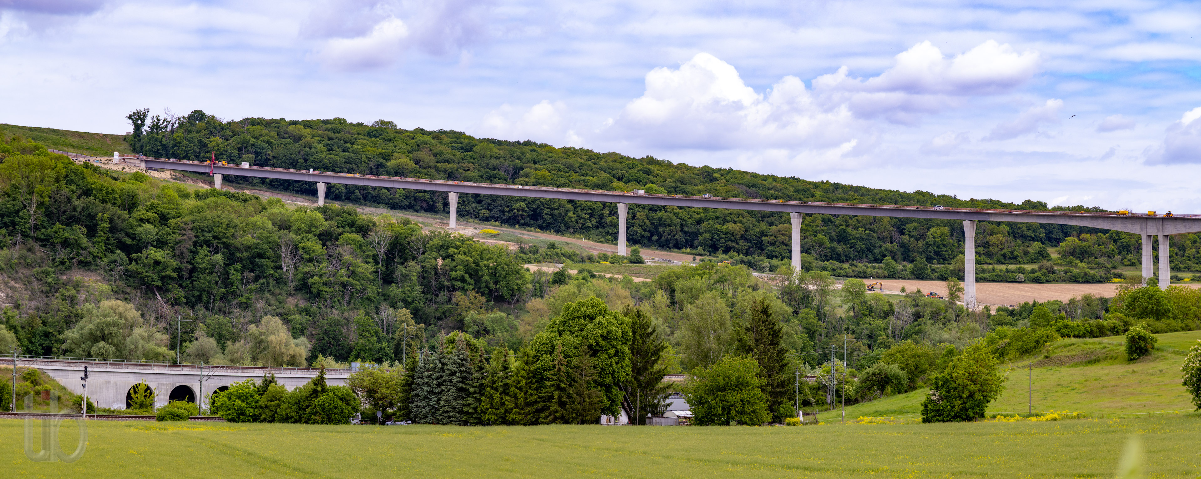 Aus zwei Fotos zusammengesetzes Bild der Nordhälfte vom Gashof Sonnekalb